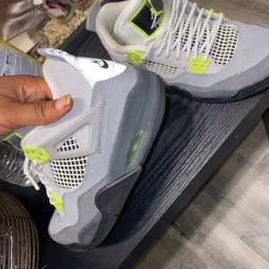 Jordan 4 retro Neon